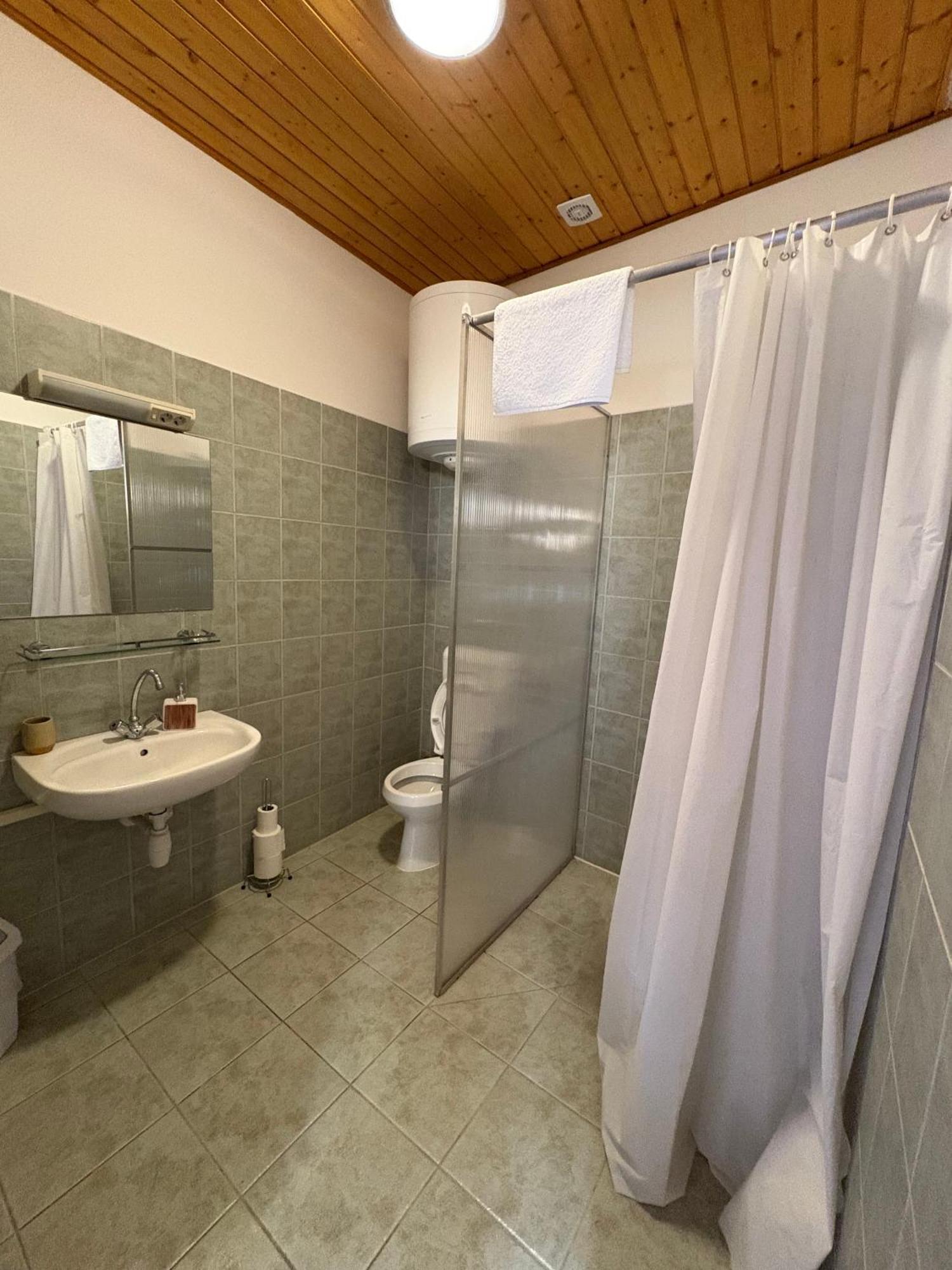 Haramia Csapszek Es Fogado Otel Szombathely Dış mekan fotoğraf
