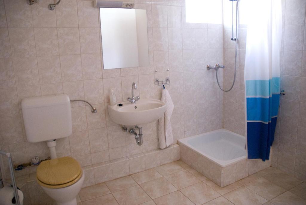 Haramia Csapszek Es Fogado Otel Szombathely Oda fotoğraf